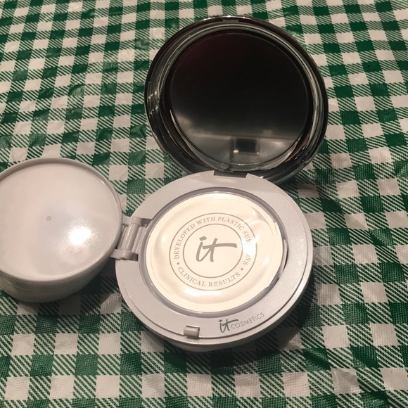 ✨IT COSMETICS — CONFIDENCE IN A COMPACT✨ - Picture 5 of 5